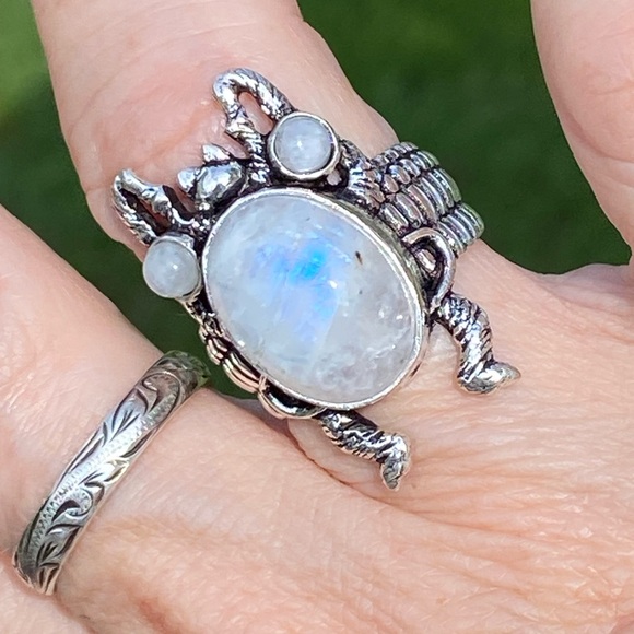 Bat ring .925 Sterling Silver set with 3 rainbow moonstones textured band sz 8.5 - Picture 15 of 16